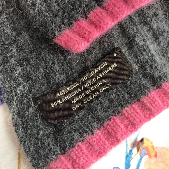 Coach hat and scarf - Picture 3 of 5